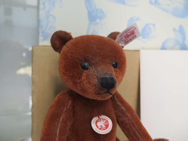 A Steiff Ralph the bear, 22cm tall, Limited Edition number 523 of 2010, boxed with outer box and - Image 2 of 2