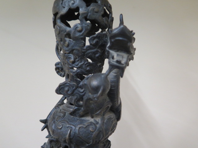 An Oriental bronze lamp with two temple dogs supporting a ball and lotus with an entwined dragon, - Image 5 of 8