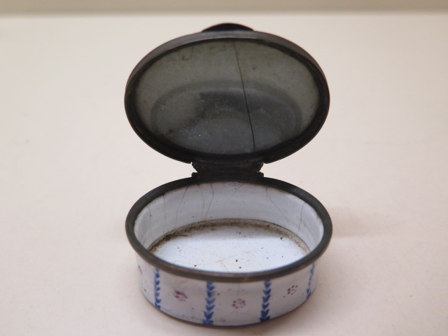 Two Bilson enamel pots The Glorious Victory of Adm Nelson 1st August 1798 and Peace, 5cm and 4.5cm - Image 6 of 8
