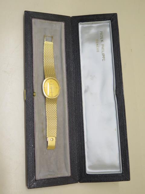 A Patek Philippe 18ct yellow gold mid size 1972 manual wind bracelet watch 23.300 calibre 18 rubis - Image 3 of 10