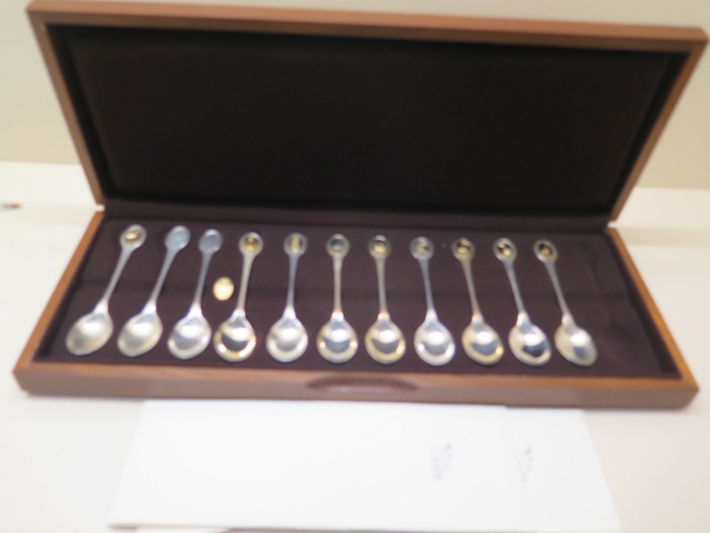 Eleven silver RSPB spoons in a presentation box, total approx 9 troy oz- one spoon missing one inset