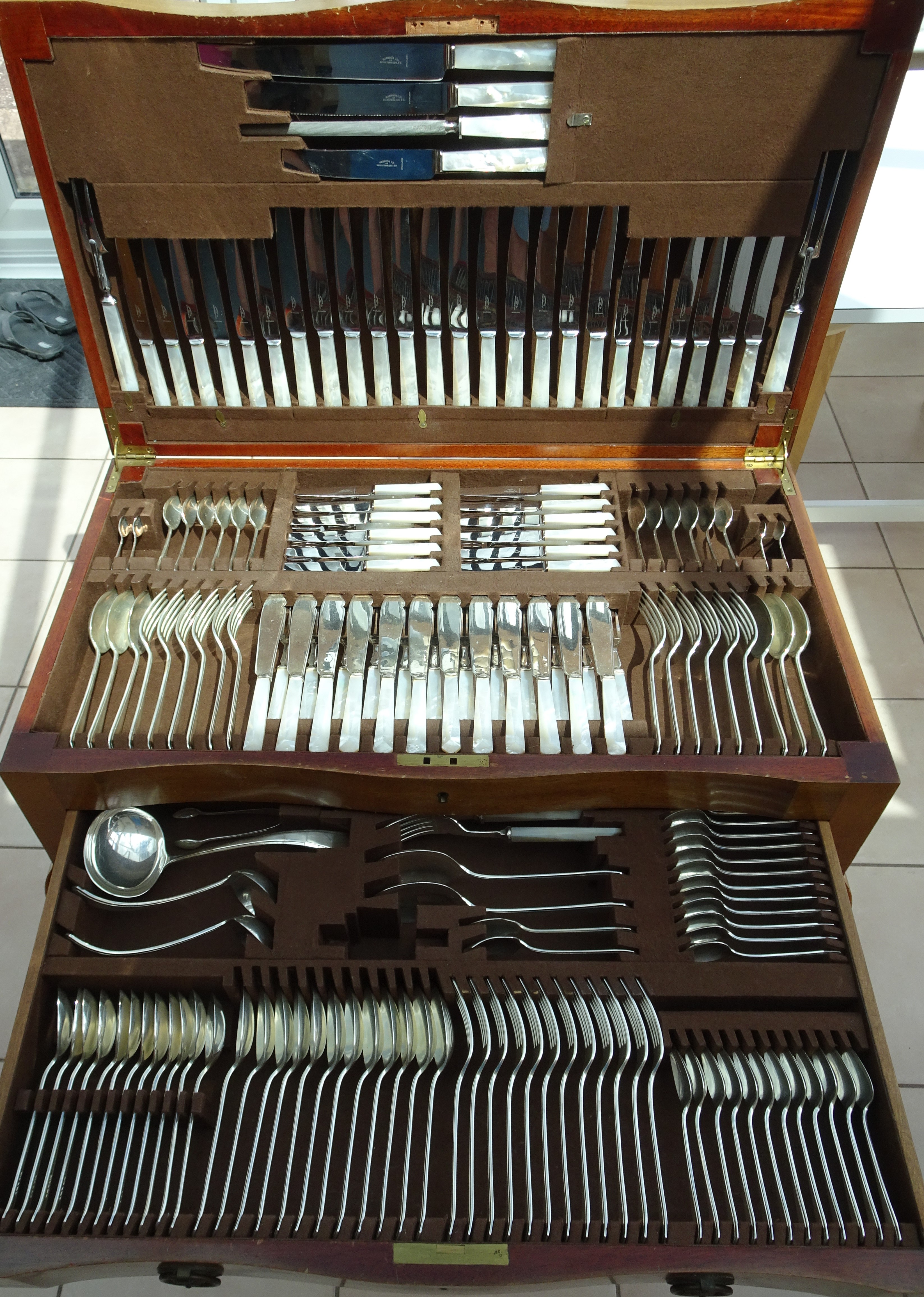 A good quality 12 setting service Canteen of Cutlery. The canteen was bought from Harrods probably