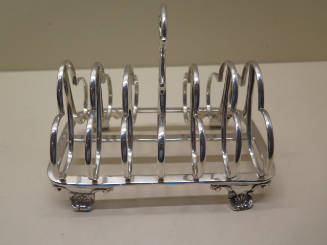 A good silver toast rack, Sheffield 1836/37, maker HW approx 11.1 troy oz, 16cm long, in good - Image 3 of 6