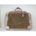 A Vintage Gucci leather and suede suitcase with key pouch and keys, 45cm x 65cm x 15cm, in usable