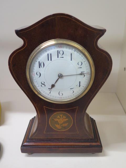 An Edwardian inlaid balloon shape mantle clock, 8 day movement, 24cm tall with keys, in running