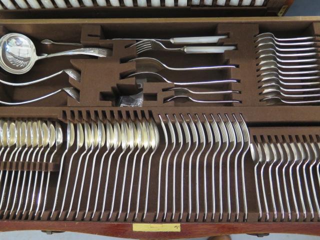 A good quality 12 setting service Canteen of Cutlery. The canteen was bought from Harrods probably - Image 9 of 9