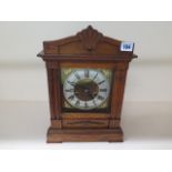 An 8 day oak case mantle clock, 36cm tall, in running order