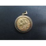 Edward VII gold full sovereign dated 1910 in a hallmarked 9ct mount, total weight approx 11.4 grams