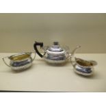 A silver three piece teaset, Sheffield 1900/01, A Bros Ltd, total weight approx 38.4 troy oz, no