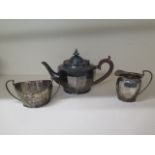 A silver three piece tea set, Birmingham 1932/33, BBS Ld, approx 30.2 troy oz, no engraving,