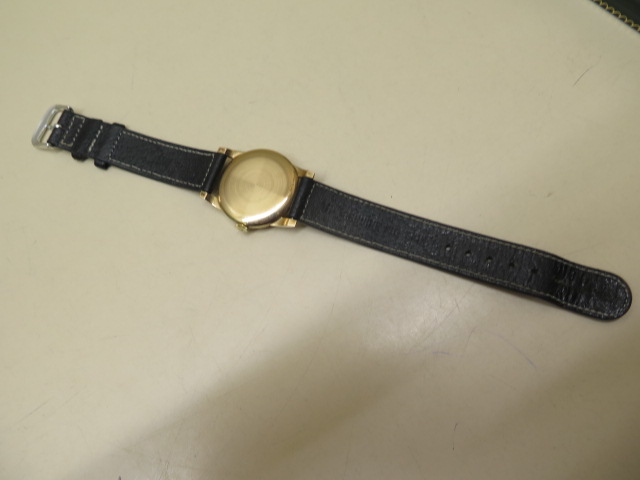 A Cyma 9ct gold Cymaflex manual wind wristwatch with 30mm case on a black leather strap, running and - Image 5 of 5