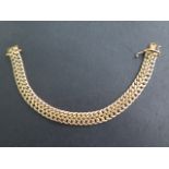 A hallmarked 9ct yellow gold bracelet 19cm long approx 11.7 grams, in good condition