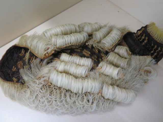 Ede & Ravenscroft Barristers horse hair wig, collars ruff and cuffs in an oval metal tin to A.R - Image 5 of 6