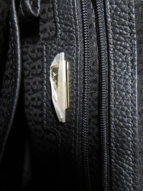 An Aignes black leather handbag, 33cm wide, in good condition - Image 4 of 4