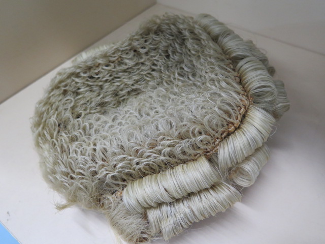 Ede & Ravenscroft Barristers horse hair wig, collars ruff and cuffs in an oval metal tin to A.R - Image 4 of 6