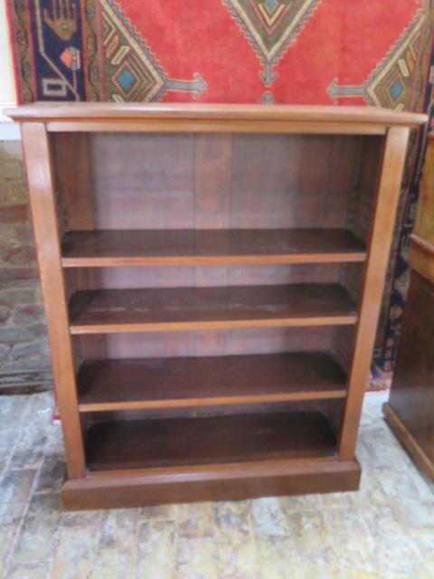 An early 20th century mahogany bookcase with three adjustable shelves, 112cm tall x 92cm x 29cm,