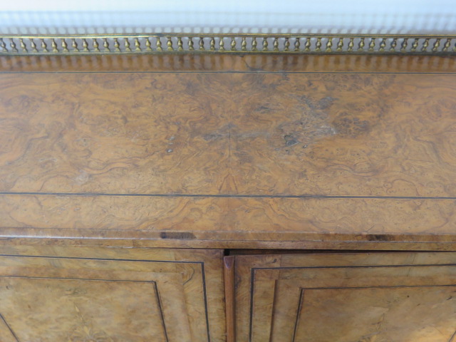 A good Victorian walnut writing desk with a two door brass galleried top with fitted interior - Image 9 of 9