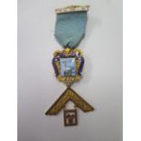 A 9ct yellow gold and enamel masonic jewel, total weight approx 30 grams, in good condition