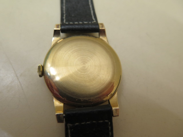 A Cyma 9ct gold Cymaflex manual wind wristwatch with 30mm case on a black leather strap, running and - Image 4 of 5