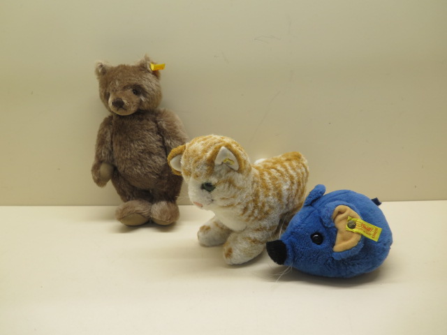 Three Steiff toys; a Steiff cosy felt blue mouse 5390/15, button and label intact; a Steiff small