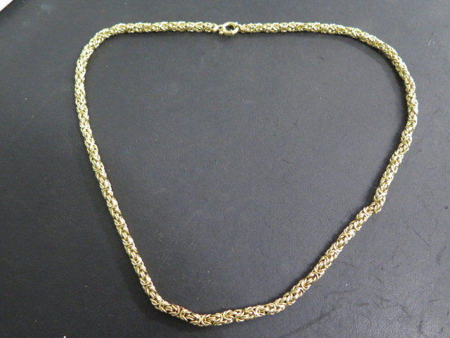 A hallmarked 9ct yellow gold necklace, 59cm long, approx 26.6 grams, in good condition