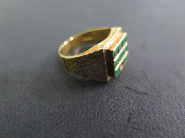 An 18ct yellow gold ring, missing a stone, size N, approx weight 9.4 grams - Image 2 of 3