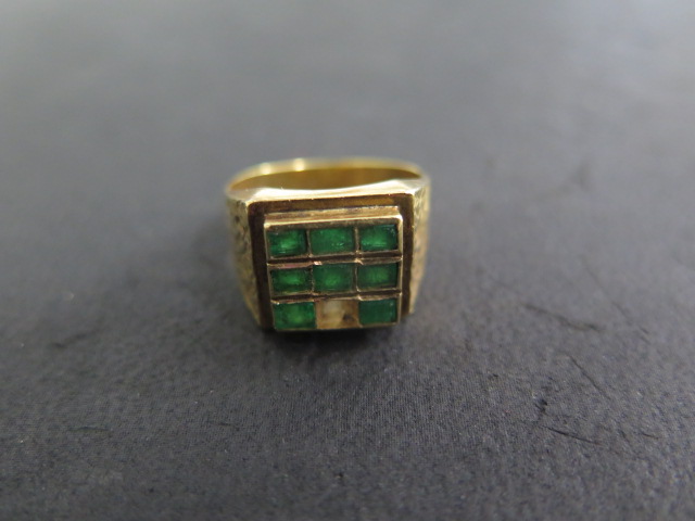 An 18ct yellow gold ring, missing a stone, size N, approx weight 9.4 grams