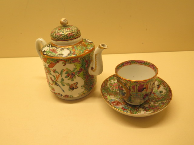 A matched famille rose Canton bachelors part tea set on tray, teapot with associated top otherwise - Image 4 of 8