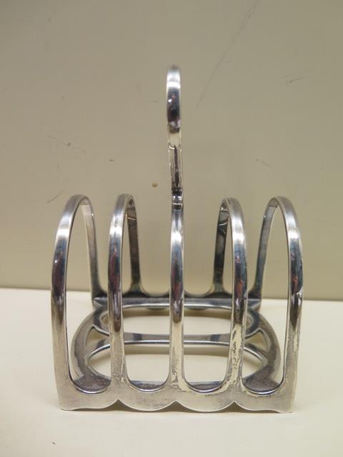 A good heavy silver toast/ letter rack, 9cm long, Sheffield 1903/04 HA, approx 5.95 troy oz, in good