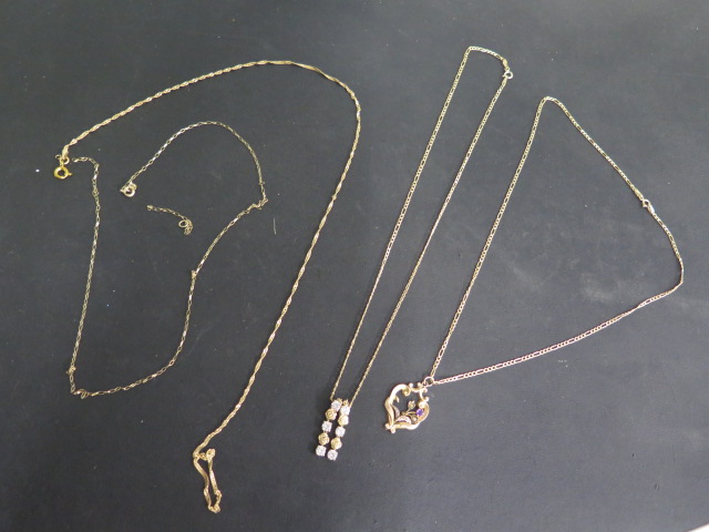 A 9ct gold pendant on chain, two broken 9ct gold chains and a 9ct chain with two 14 ct pendants,