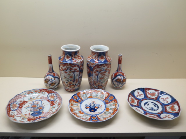 Two pairs of Imari vases, tallest 22cm and three Imari plates, all generally good minor chips to