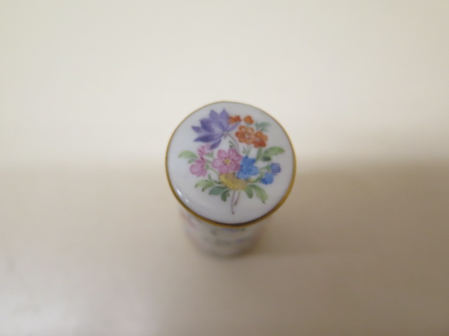 A 19th century Meissen porcelain stopper enamel decorated with a floral design, 5cm tall, good - Image 3 of 4