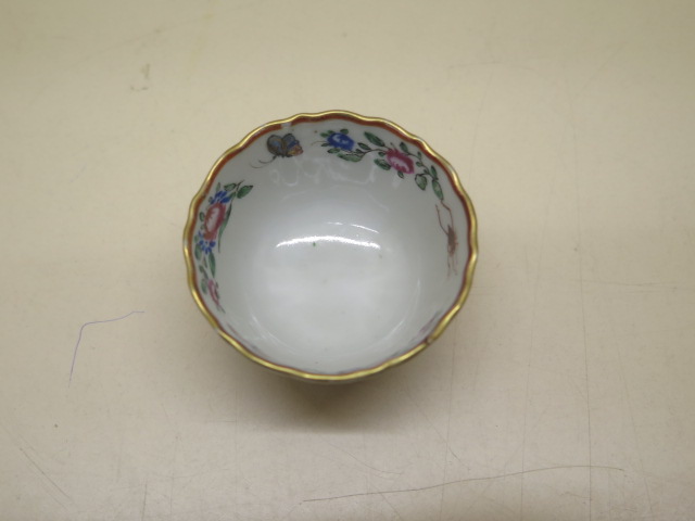 A famille rose tea bowl, 3.5cm x 5.5cm, and two other teabowls, all in good condition - Image 5 of 9