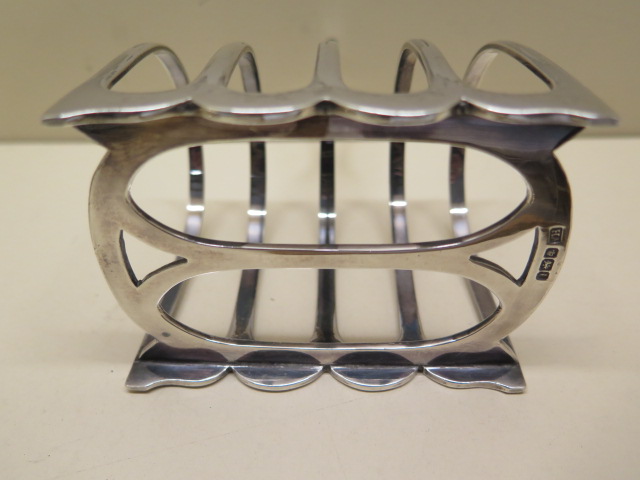 A good heavy silver toast/ letter rack, 9cm long, Sheffield 1903/04 HA, approx 5.95 troy oz, in good - Image 3 of 3