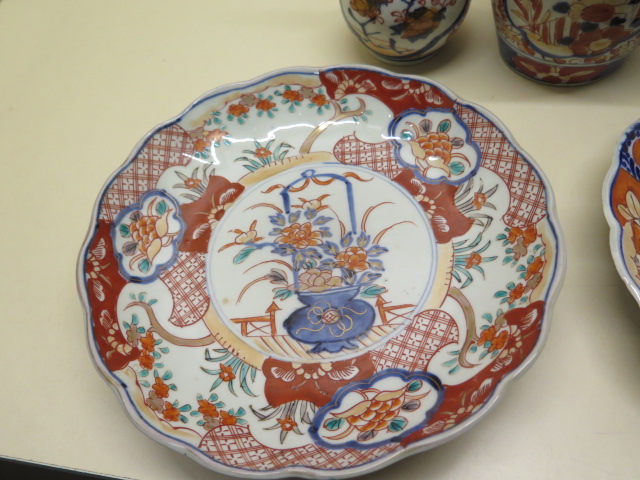 Two pairs of Imari vases, tallest 22cm and three Imari plates, all generally good minor chips to - Image 4 of 7
