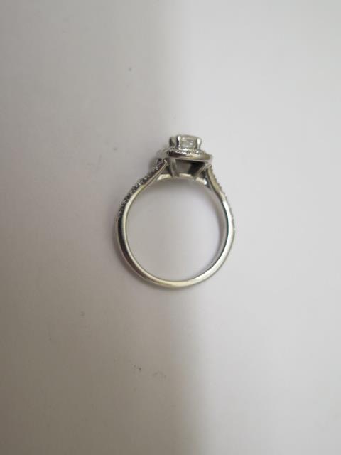 A hallmarked 18ct white gold diamond ring with one princess cut 0.30ct diamond, clarity VS2 colour - Image 6 of 8