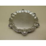 A silver card tray London 1906/07 Alstons and Hallam, 16cm wide, approx 5.4 troy oz, no engraving
