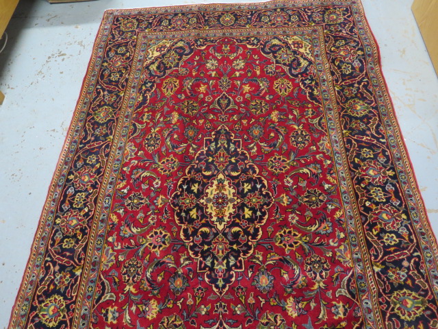 A hand knotted woollen fine Kashan rug, 2.20m x 1.35m, in good condition - Image 3 of 4