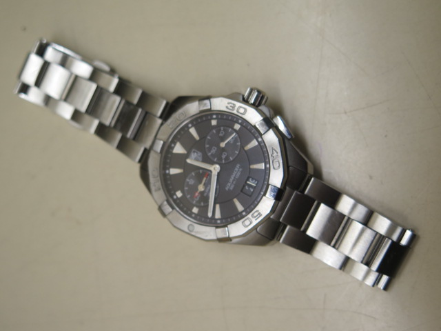 A Tag Heuer Aquaracer, WAY111Z, 41mm polished steel case with a silver tone bezel, black dial and - Image 3 of 4