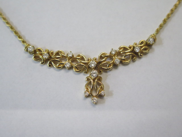 A hallmarked 18ct yellow gold necklet, approx 16.2 grams, length approx 43cm, fitted with a - Image 2 of 4