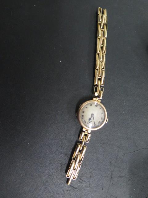 Two 9ct yellow gold manual wind wristwatches with sprung straps, one has a broken strap- not - Image 2 of 5