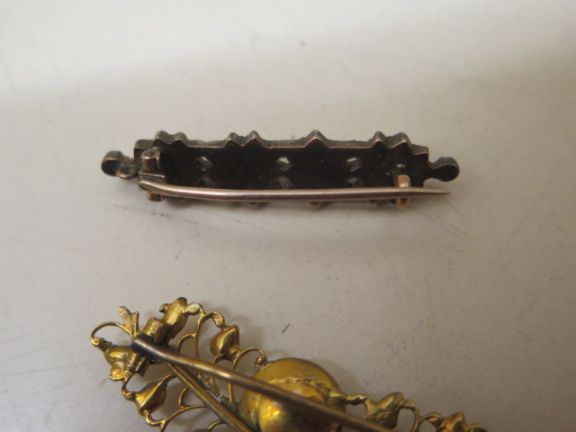 Four 9ct gold brooches, approx 7 grams and two gilt metal brooches, approx 9 grams - Image 6 of 6