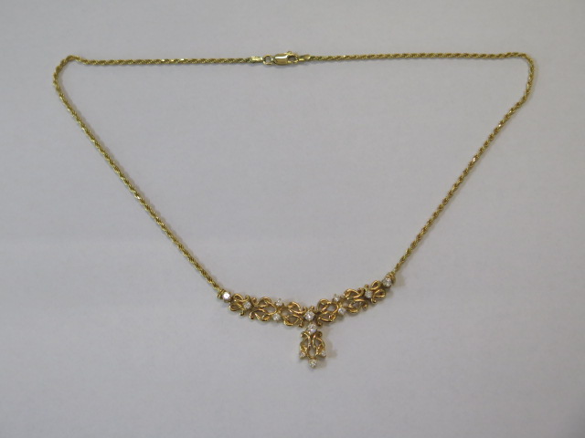 A hallmarked 18ct yellow gold necklet, approx 16.2 grams, length approx 43cm, fitted with a