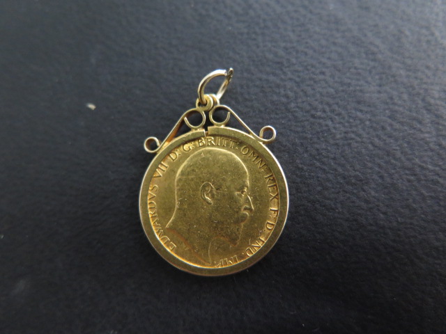An Edward VII gold half sovereign in a 9ct gold pendant mount, approx 4.9 grams - Image 2 of 2