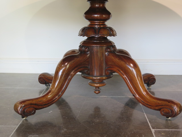 A good 19th century rosewood breakfast table with an oval 152cm x 120cm top on a carved quatrefoil - Image 3 of 8