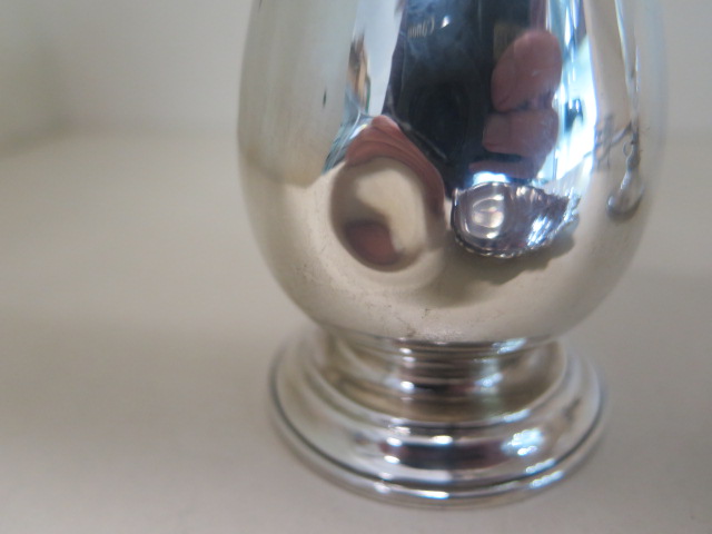 A silver leaf dish, a silver sugar bowl, a Mappin and Webb silver shaker 6cm tall and a glass vase - Image 7 of 7