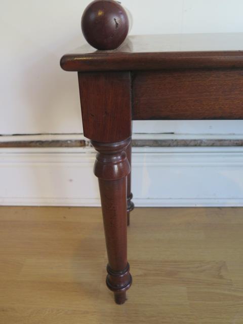 A mahogany window seat on well turned legs made by a local craftsman to a high standard, 51cm tall x - Image 3 of 3