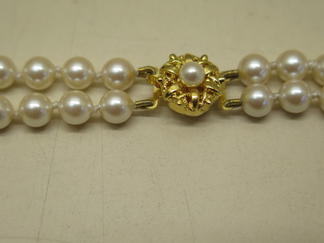 A double row of simulated pearls, approx size 6mm, all strung and knotted on thread and complete - Image 2 of 2