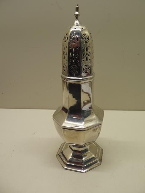 A large silver shaker, London 1908/09 Goldsmiths and Silversmiths, 22cm tall with octagonal box, - Image 4 of 4