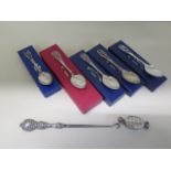 A 925 silver sweet pill box, a silver button hook and five silver spoons, total silver weight approx